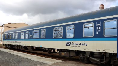 Lůžkový vůz řady WLABmz se systémem řízení nástupních dveří SSOD/LAT